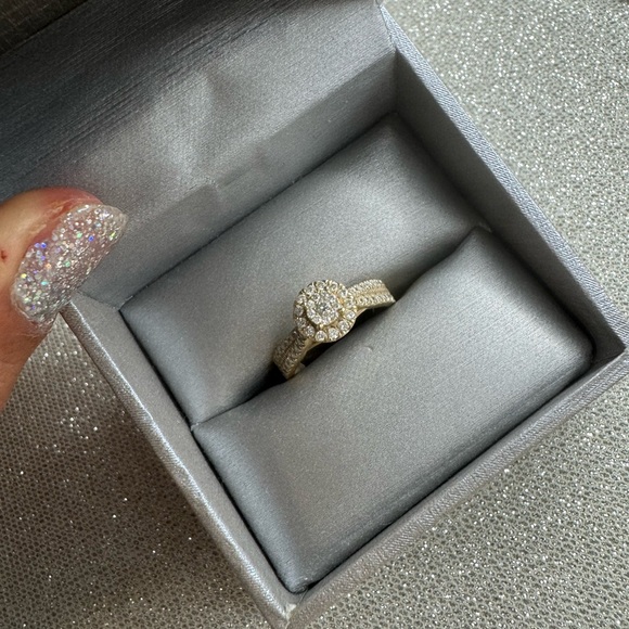 Zales Gold Halo Ring - Picture 2 of 5